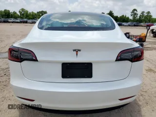 2023 Tesla Model 3 z VIN 5YJ3E1EAXPF600008, wystawiony jako Copart lot #61063675 z przebiegiem 58 733 mil mil oraz Szkoda całkowita • Salvage title. Historia ofert i sprzedaży dostępna na DreamBid. Obrazek 6.
