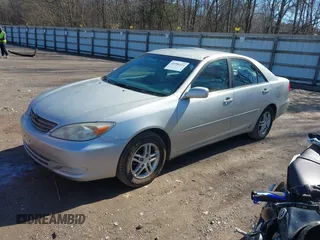 2002 Toyota Camry LE z VIN 4T1BE32K52U506649, wystawiony jako IAAI lot #41586416 z przebiegiem 312 245 mil mil oraz . Historia ofert i sprzedaży dostępna na DreamBid. Obrazek 2.
