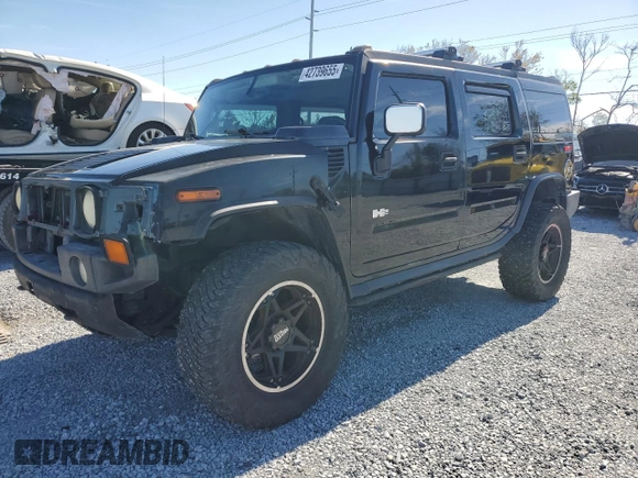 2005 Hummer H2 SUV z VIN 5GRGN23U55H109975, wystawiony jako Copart lot #42739655 z przebiegiem 257 578 mil mil oraz Czysty tytuł • Clean title. Historia ofert i sprzedaży dostępna na DreamBid. Obrazek 1.