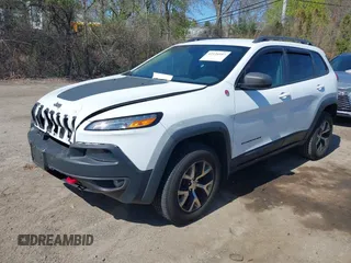 2014 Jeep Cherokee Trailhawk with VIN 1C4PJMBS8EW163212, listed as a IAAI auction lot 42124107 with 114,999 mi miles. Bid and sale history available at carsss.com. Image 17.