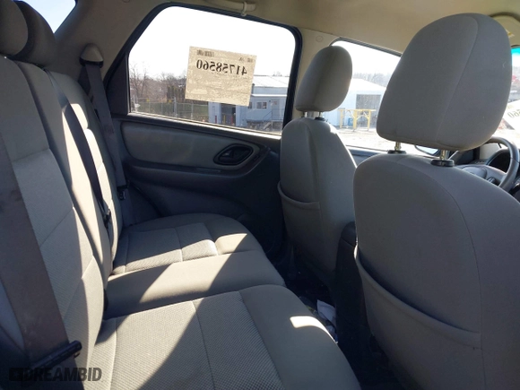 2005 Ford Escape XLT with VIN 1FMYU931X5KB23022, listed as a IAAI auction lot 41758560 with 193,107 mi miles. Bid and sale history available at carsss.com. Image 8.