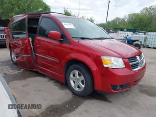 2010 Dodge Grand Caravan SXT z VIN 2D4RN5D19AR258407, wystawiony jako IAAI lot #42072185 z przebiegiem 205 424 mil mil oraz . Historia ofert i sprzedaży dostępna na DreamBid. Obrazek 1.