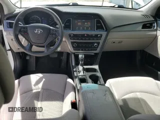 2016 Hyundai Sonata SE z VIN 5NPE24AF2GH346283, wystawiony jako Copart lot #56305965 z przebiegiem 129 887 mil mil oraz Szkoda całkowita • Salvage title. Historia ofert i sprzedaży dostępna na DreamBid. Obrazek 8.