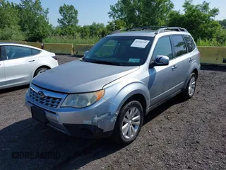 2012 Subaru Forester X Premium z VIN JF2SHADC8CH424853, wystawiony jako IAAI lot #42540390 z przebiegiem 217 063 mil mil oraz . Historia ofert i sprzedaży dostępna na DreamBid. Obrazek 2.