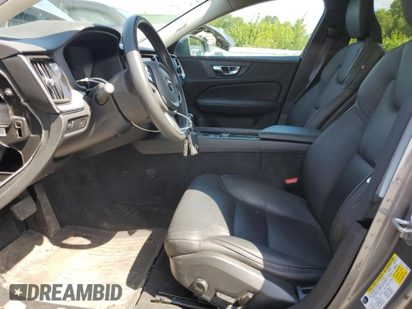 2020 Volvo V60 z VIN YV4102WKXL1042938, wystawiony jako Copart lot #64123133 z przebiegiem 31 611 mil mil oraz . Historia ofert i sprzedaży dostępna na DreamBid. Obrazek 7.