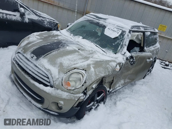 2011 MINI Clubman z VIN WMWZF3C51BTX82001, wystawiony jako IAAI lot #41310574 z przebiegiem 109 520 mil mil oraz . Historia ofert i sprzedaży dostępna na DreamBid. Obrazek 18.