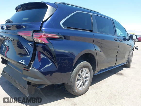2022 Toyota Sienna LE z VIN 5TDKRKEC0NS101136, wystawiony jako IAAI lot #42141395 z przebiegiem 38 278 mil mil oraz . Historia ofert i sprzedaży dostępna na DreamBid. Obrazek 4.