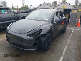 2025 Tesla Model Y Long Range with VIN 7SAYGDED8SA340082, listed as a IAAI auction lot 41915369 with 7,296 mi miles and . Bid and sale history available at carsss.com. Image 6.