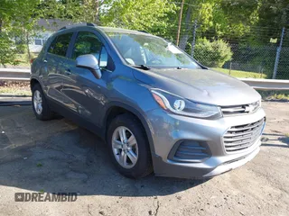 2020 Chevrolet Trax LT z VIN 3GNCJLSB2LL269660, wystawiony jako IAAI lot #42039286 z przebiegiem 111 147 mil mil oraz . Historia ofert i sprzedaży dostępna na DreamBid. Obrazek 1.