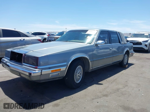 1991 Chrysler New Yorker z VIN 1C3XY66R2MD228813, wystawiony jako IAAI lot #42257734 z przebiegiem 45 786 mil mil oraz . Historia ofert i sprzedaży dostępna na DreamBid. Obrazek 2.