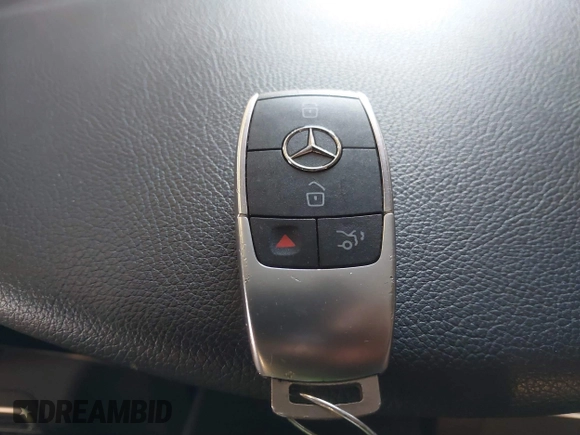 2021 Mercedes-Benz C 300 z VIN W1KWF8EB6MR646927, wystawiony jako IAAI lot #41645450 z przebiegiem 53 464 mil mil oraz . Historia ofert i sprzedaży dostępna na DreamBid. Obrazek 11.