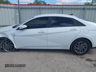 2024 Hyundai Elantra SEL с VIN KMHLM4DG4RU642352, выставлен на аукционе IAAI как лот 42020717 с пробегом 28 515 миль миль и . История ставок и продаж доступна на DreamBid. Изображение 14.