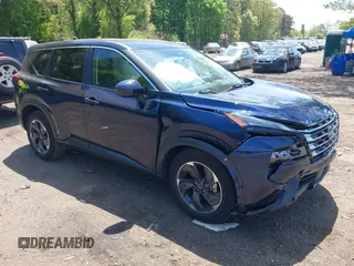 2024 Nissan Rogue SV z VIN 5N1BT3BA6RC683868, wystawiony jako IAAI lot #42212490 z przebiegiem 29 411 mil mil oraz . Historia ofert i sprzedaży dostępna na DreamBid. Obrazek 1.