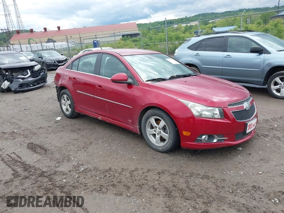 2014 Chevrolet Cruze 1LT z VIN 1G1PC5SB1E7191629, wystawiony jako IAAI lot #42341440 z przebiegiem 109 596 mil mil oraz . Historia ofert i sprzedaży dostępna na DreamBid. Obrazek 1.