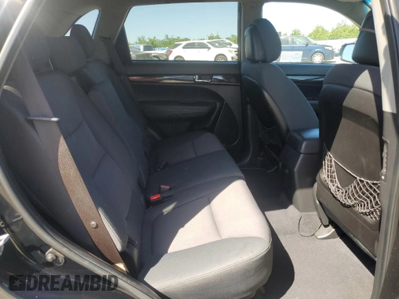 2013 Kia Sorento LX z VIN 5XYKT3A6XDG413614, wystawiony jako Copart lot #57175205 z przebiegiem 152 086 mil mil oraz Szkoda całkowita • Salvage title. Historia ofert i sprzedaży dostępna na DreamBid. Obrazek 11.