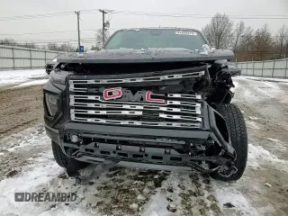 2024 GMC Canyon 4WD Denali with VIN 1GTP6FEK6R1295722, listed as a Copart auction lot 44948475 with 864 mi miles and Salvage Title. Bid and sale history available at carsss.com. Image 10.