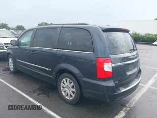 2014 Chrysler Town & Country Touring z VIN 2C4RC1BG4ER439889, wystawiony jako IAAI lot #39977311 z przebiegiem 155 656 mil mil oraz . Historia ofert i sprzedaży dostępna na DreamBid. Obrazek 3.