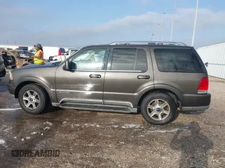 2005 Lincoln Aviator z VIN 5LMEU68H45ZJ07216, wystawiony jako IAAI lot #41778556 z przebiegiem 175 367 mil mil oraz . Historia ofert i sprzedaży dostępna na DreamBid. Obrazek 14.