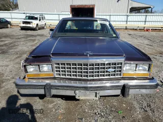 1983 Ford Crown Victoria z VIN 1FABP43F8DZ146309, wystawiony jako Copart lot #43996455 z przebiegiem 99 596 mil mil oraz Szkoda całkowita • Salvage title. Historia ofert i sprzedaży dostępna na DreamBid. Obrazek 5.