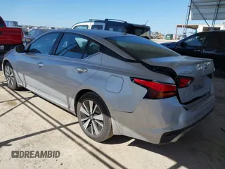 2022 Nissan Altima SV with VIN 1N4BL4DV9NN371056, listed as a IAAI auction lot 41777740 with 176,003 mi miles and . Bid and sale history available at carsss.com. Image 3.