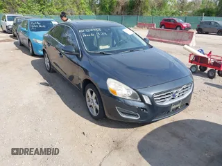 2012 Volvo S60 T5 with VIN YV1622FSXC2057110, listed as a IAAI auction lot 42122468 with 263,931 mi miles. Bid and sale history available at carsss.com. Image 1.