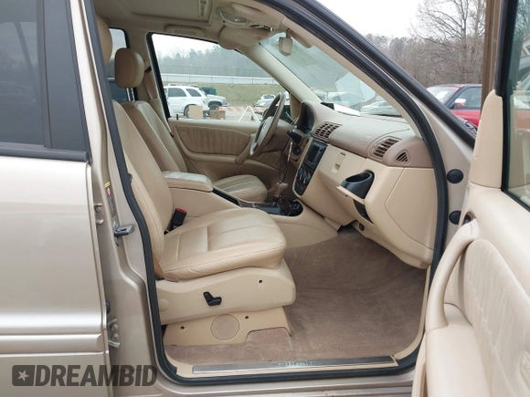 2002 Mercedes-Benz M 320/430/500 z VIN 4JGAB54E82A308902, wystawiony jako IAAI lot #41779482 z przebiegiem 99 933 mil mil oraz . Historia ofert i sprzedaży dostępna na DreamBid. Obrazek 5.