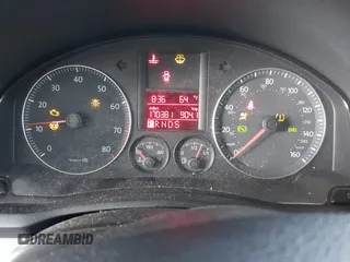 2008 Volkswagen Jetta S z VIN 3VWJM71K68M037948, wystawiony jako IAAI lot #42160416 z przebiegiem 170 381 mil mil oraz . Historia ofert i sprzedaży dostępna na DreamBid. Obrazek 7.