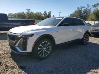 2024 Cadillac LYRIQ Sport z VIN 1GYKPTRK4RZ129937, wystawiony jako Copart lot #83991814 z przebiegiem 3628 mil mil oraz Szkody całkowita. Historia ofert i sprzedaży dostępna na DreamBid. Obrazek 1.