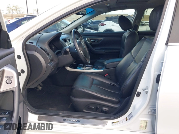 2014 Nissan Altima 2.5 S with VIN 1N4AL3AP4EN256344, listed as a IAAI auction lot 42028953 with 111,984 mi miles. Bid and sale history available at carsss.com. Image 5.