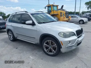 2008 BMW X5 3.0si z VIN 5UXFE43508L036578, wystawiony jako IAAI lot #41942235 z przebiegiem 146 742 mil mil oraz . Historia ofert i sprzedaży dostępna na DreamBid. Obrazek 1.