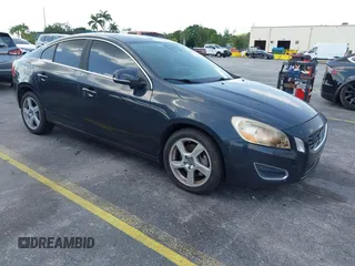 2012 Volvo S60 T5 с VIN YV1622FSXC2042252, выставлен на аукционе IAAI как лот 42546252 с пробегом 117 212 миль миль и . История ставок и продаж доступна на DreamBid. Изображение 1.