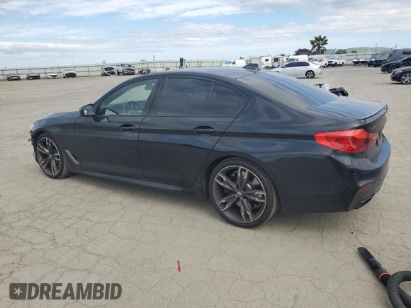 2020 BMW 5 Series M550i xDrive z VIN WBAJS7C09LCE11953, wystawiony jako Copart lot #49773175 z przebiegiem 40 329 mil mil oraz Szkoda całkowita • Salvage title. Historia ofert i sprzedaży dostępna na DreamBid. Obrazek 2.