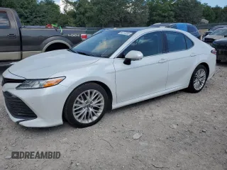 2018 Toyota Camry LE z VIN 4T1B11HK1JU061932, wystawiony jako Copart lot #64713265 z przebiegiem 44 749 mil mil oraz Szkoda całkowita • Salvage title. Historia ofert i sprzedaży dostępna na DreamBid. Obrazek 1.