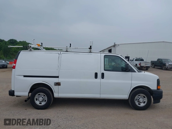 2017 Chevrolet Express Cargo z VIN 1GCWGAFF4H1241069, wystawiony jako IAAI lot #42465525 z przebiegiem 89 006 mil mil oraz . Historia ofert i sprzedaży dostępna na DreamBid. Obrazek 13.