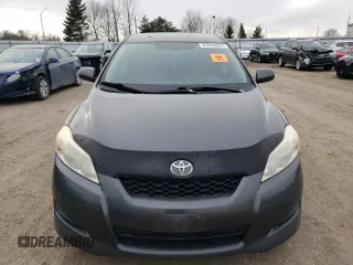 2009 Toyota Matrix S z VIN 2T1KE40E79C021007, wystawiony jako Copart lot #83045034 z przebiegiem Nie podano mil oraz Czysty tytuł • Clean title. Historia ofert i sprzedaży dostępna na DreamBid. Obrazek 5.