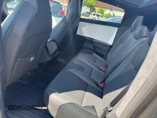 2024 Tesla Cybertruck z VIN 7G2CEHED4RA007048, wystawiony jako Copart lot #59535265 z przebiegiem 19 154 mil mil oraz Czysty tytuł • Clean title. Historia ofert i sprzedaży dostępna na DreamBid. Obrazek 9.
