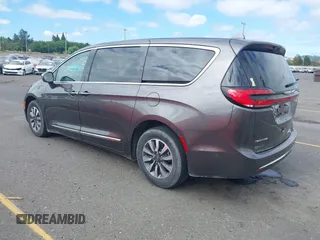 2022 Chrysler Pacifica Hybrid Limited with VIN 2C4RC1S72NR123083, listed as a IAAI auction lot 42623725 with 36,789 mi miles and . Bid and sale history available at DreamBid. Image 3.