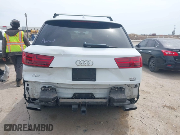 2017 Audi Q7 Premium Plus z VIN WA1LAAF77HD031992, wystawiony jako IAAI lot #42058343 z przebiegiem 99 827 mil mil oraz . Historia ofert i sprzedaży dostępna na DreamBid. Obrazek 17.