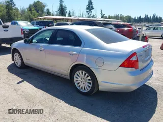 2012 Ford Fusion Hybrid z VIN 3FADP0L3XCR380817, wystawiony jako IAAI lot #42755712 z przebiegiem 81 220 mil mil oraz . Historia ofert i sprzedaży dostępna na DreamBid. Obrazek 3.