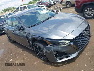 2024 Nissan Altima SR z VIN 1N4BL4CV4RN333368, wystawiony jako IAAI lot #42357358 z przebiegiem 23 212 mil mil oraz . Historia ofert i sprzedaży dostępna na DreamBid. Obrazek 1.