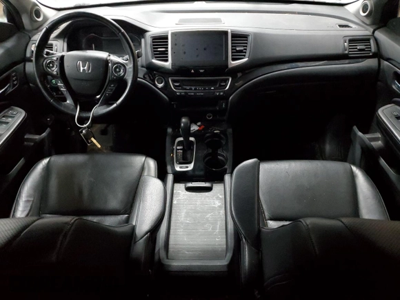 2017 Honda Ridgeline RTL-E with VIN 5FPYK3F71HB030020, listed as a Copart auction lot 82834683 with 102,111 mi miles and Salvage title. Bid and sale history available at DreamBid. Image 8.