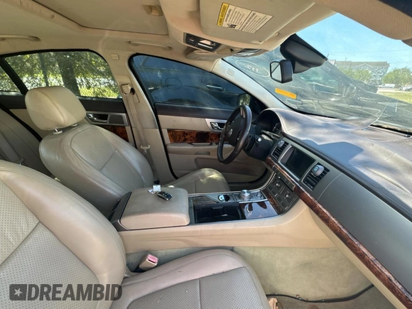 2009 Jaguar XF with VIN SAJWA07C491R36719, listed as a Copart auction lot 49317145 with 101,949 mi miles and Clean Title. Bid and sale history available at DreamBid. Image 5.