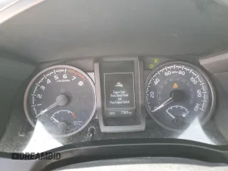 2023 Toyota Tacoma SR5 z VIN 3TMAZ5CN2PM217085, wystawiony jako Copart lot #53563675 z przebiegiem 7 389 mil mil oraz Szkoda całkowita • Salvage title. Historia ofert i sprzedaży dostępna na DreamBid. Obrazek 9.