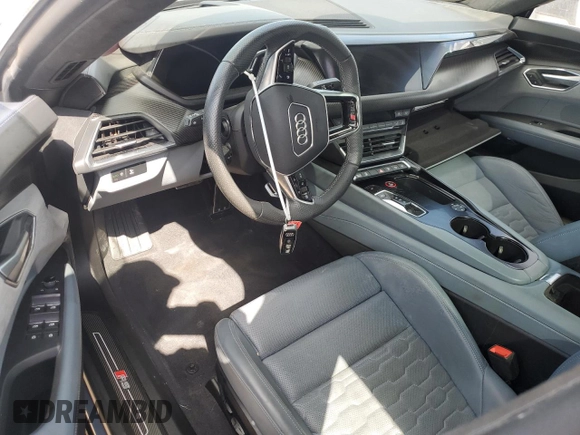 2022 Audi RS e-tron GT z VIN WAUBHBFW4N7901781, wystawiony jako Copart lot #75124364 z przebiegiem 22 581 mil mil oraz Nie do naprawy. Historia ofert i sprzedaży dostępna na DreamBid. Obrazek 8.