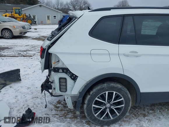 2021 Volkswagen Tiguan S with VIN 3VV0B7AX0MM092097, listed as a IAAI auction lot 41612128 with 49,525 mi miles and . Bid and sale history available at DreamBid. Image 18.