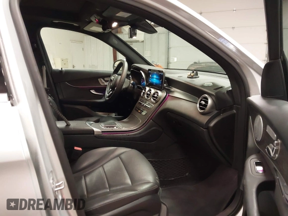 2020 Mercedes-Benz GLC 300 z VIN WDC0G8EB9LF686846, wystawiony jako IAAI lot #41371940 z przebiegiem 64 188 mil mil oraz . Historia ofert i sprzedaży dostępna na DreamBid. Obrazek 5.