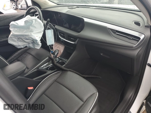 2024 Buick Encore GX Avenir z VIN KL4AMFSL4RB023912, wystawiony jako Copart lot #51159555 z przebiegiem Nie podano mil oraz Szkoda całkowita • Salvage title. Historia ofert i sprzedaży dostępna na DreamBid. Obrazek 8.