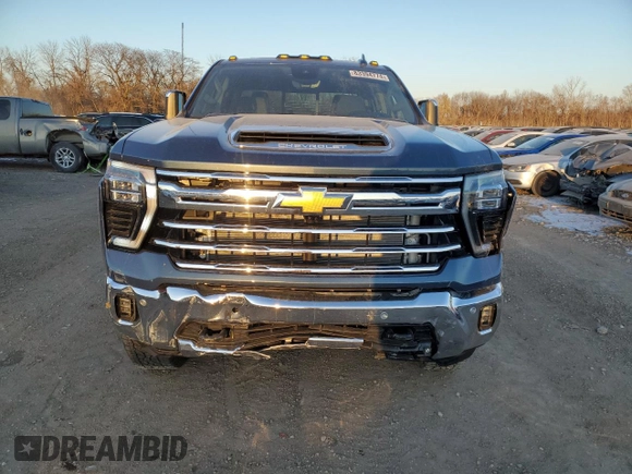 2025 Chevrolet Silverado 3500HD LTZ with VIN 2GC4KUEYXS1130957, listed as a Copart auction lot 83394774 with 453 mi miles and Salvage Title. Bid and sale history available at DreamBid. Image 5.