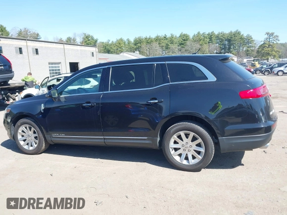 2019 Lincoln MKT with VIN 2LMHJ5NK2KBL03273, listed as a IAAI auction lot 42071546 with 255,186 mi miles and . Bid and sale history available at DreamBid. Image 14.