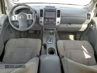 2020 Nissan Frontier S z VIN 1N6ED0EA7LN727085, wystawiony jako Copart lot #56985355 z przebiegiem 165 589 mil mil oraz Czysty tytuł • Clean title. Historia ofert i sprzedaży dostępna na DreamBid. Obrazek 8.